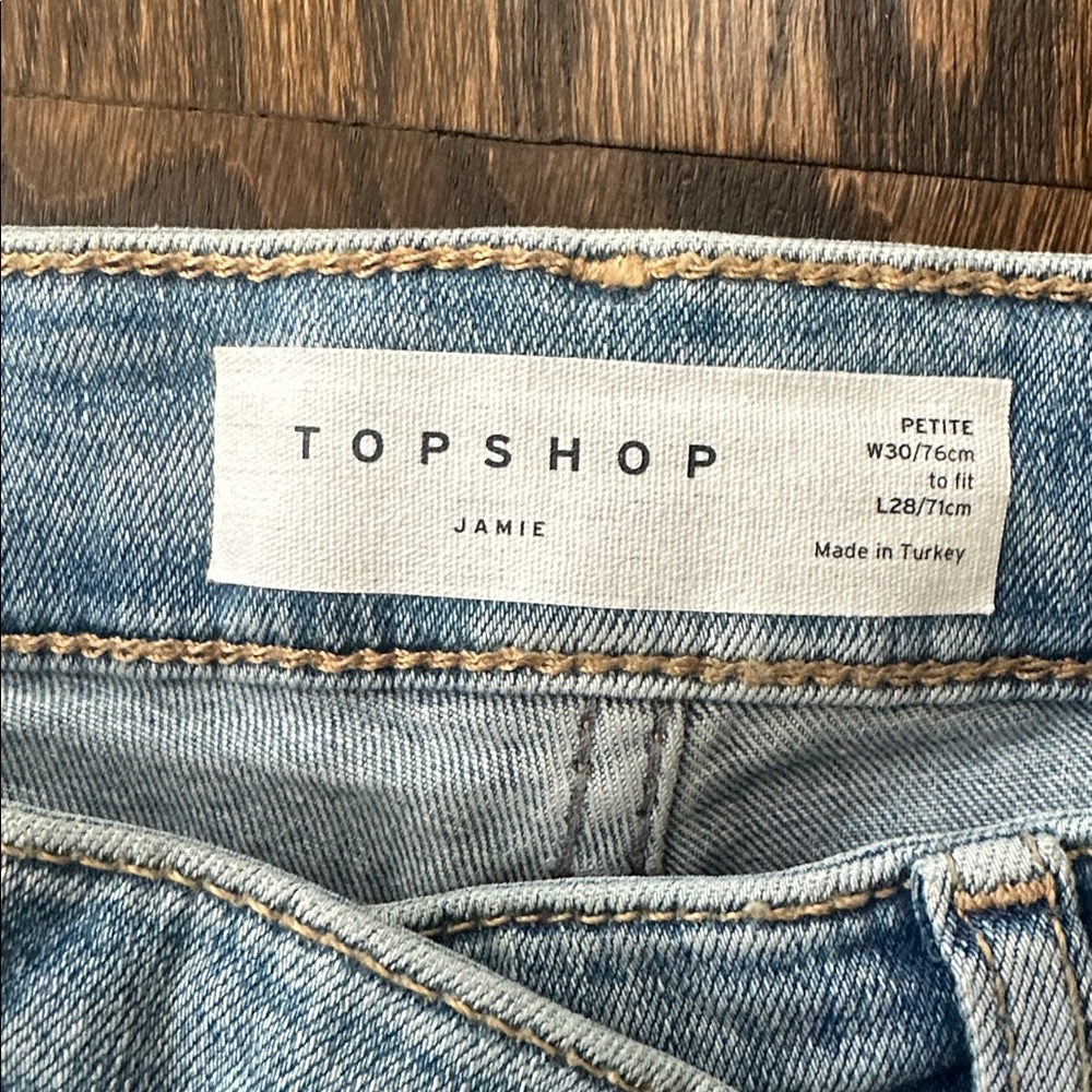 NWOT Topshop Light Blue Cropped Jeans with Frayed Hem - Picture 2 of 7